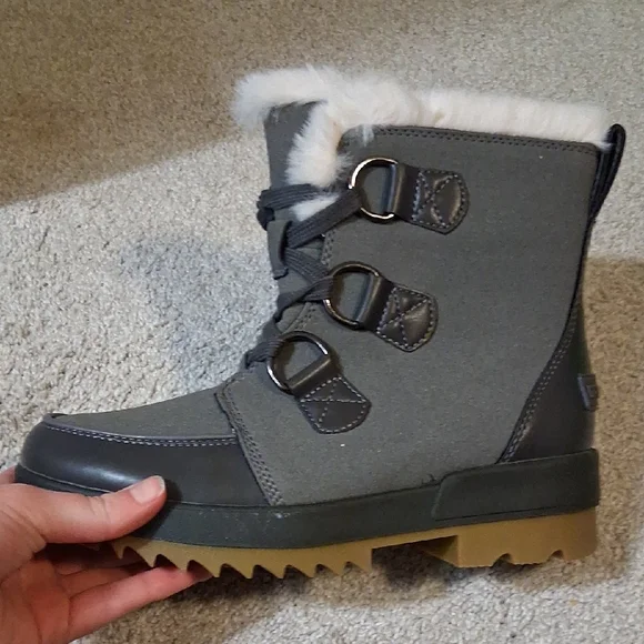 Dream Pairs Gray Ankle Boots with Faux Fur - Picture 2 of 15